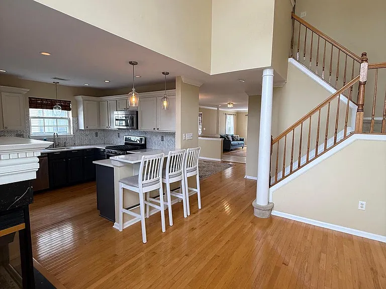 233 Fountayne Ln — Photo 13