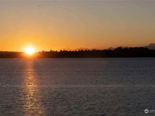 6620 Lake Washington Boulevard NE #202, Kirkland, WA 98033