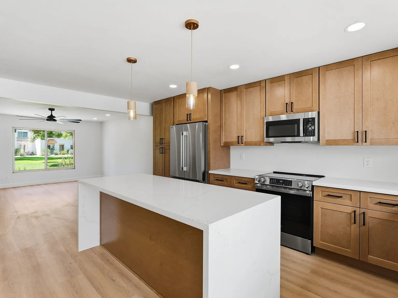 3 bed, 1298 sqft, $3,250 — Photo 3