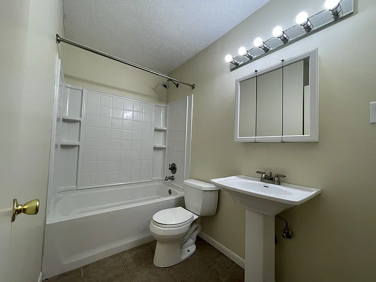 3323 Cherry St — Photo 23