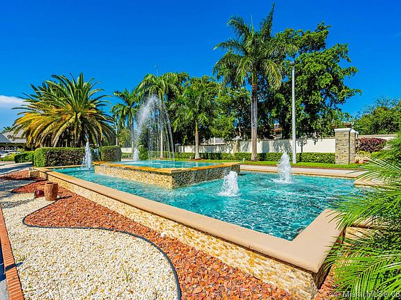 3rd image of 1601 Abaco Dr APT E2