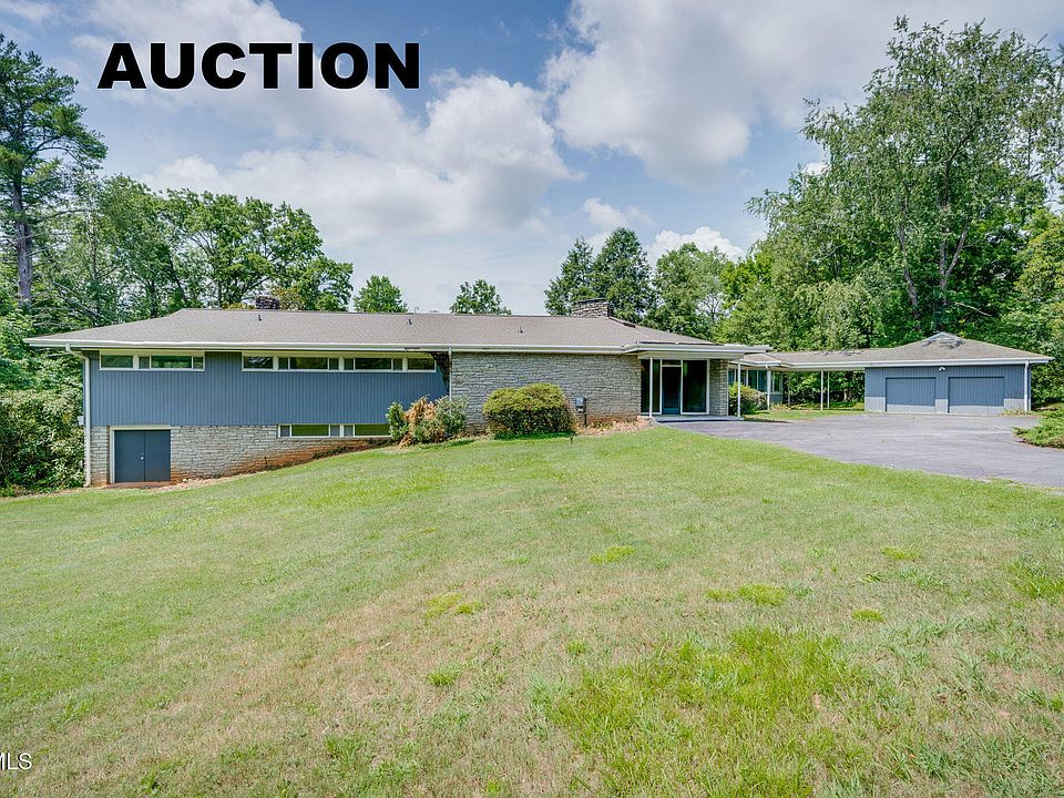 1st image of 209 Maple Tree Dr