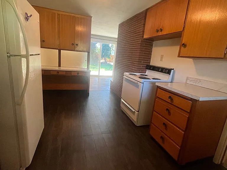 980 Sherwood Pl — Photo 6