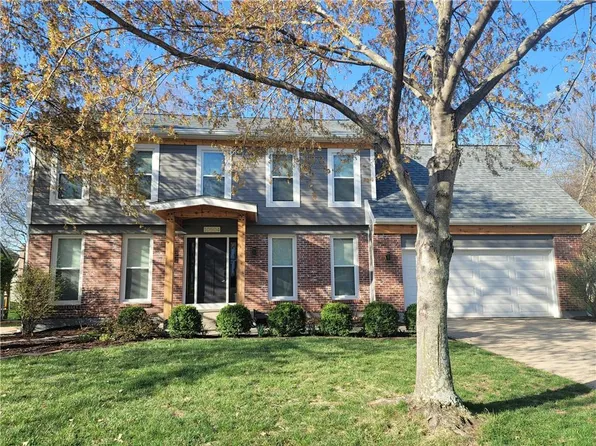 10504 Barton St, Overland Park, KS 66214