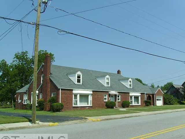 2nd image of 291 N Main St
