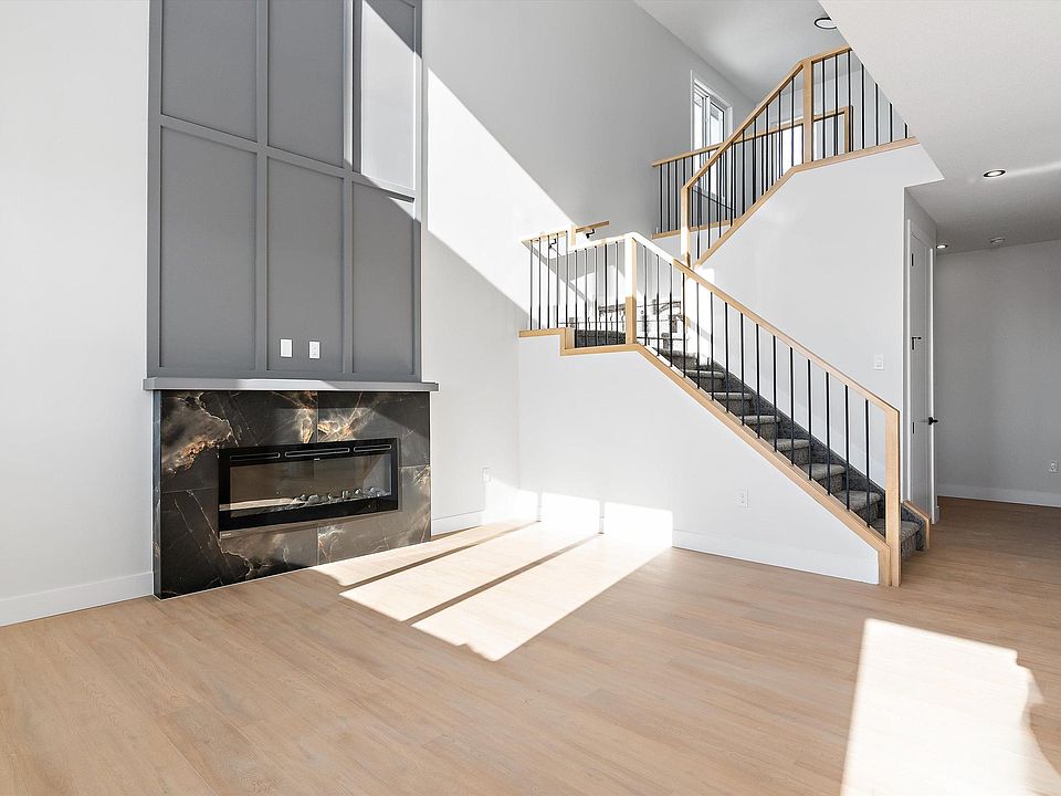 1st image of 34 Astoria Pl