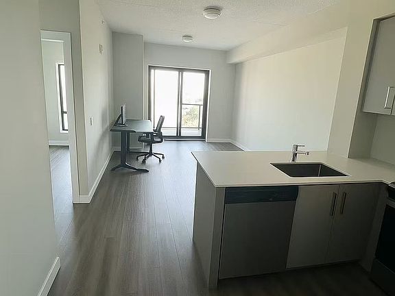 5th image of 15 Queen St S #608