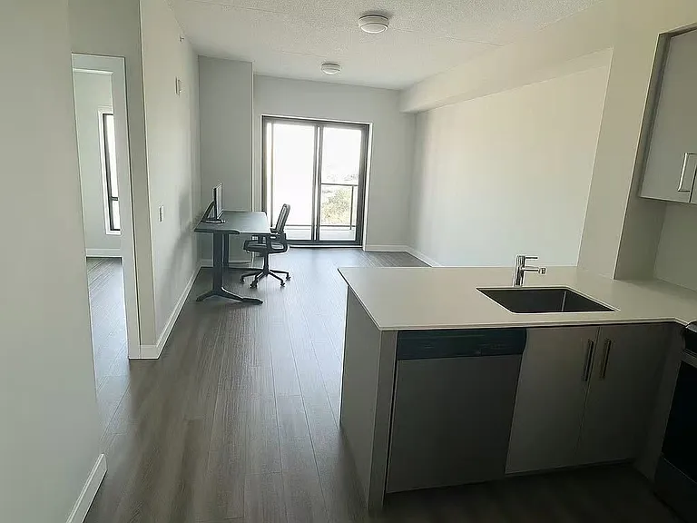 15 Queen St S #608 — Photo 5