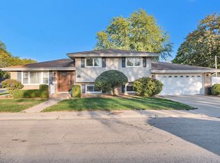 660 Holly Ln, Bradley, IL 60915