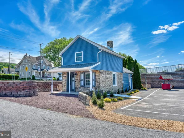 515 W Penn Ave, Robesonia, PA 19551