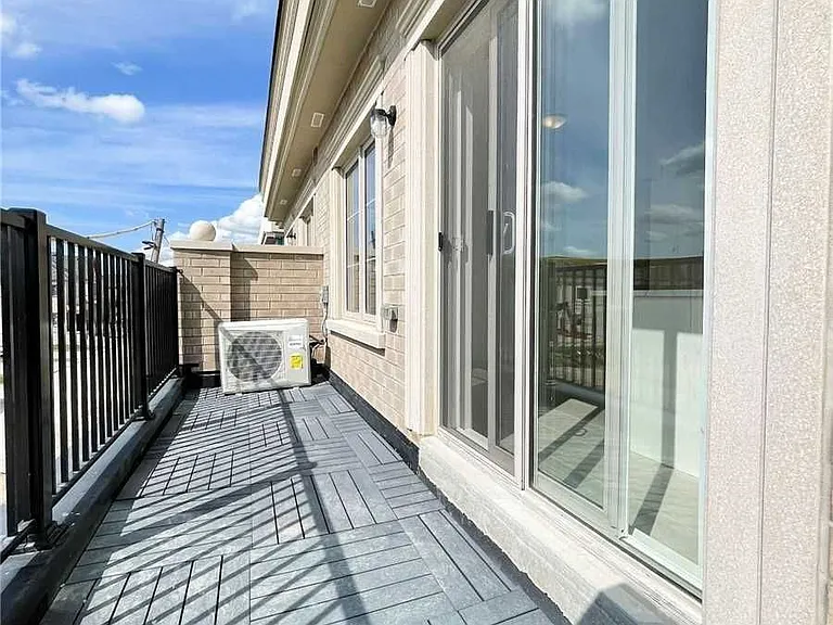 9440 Bayview Ave #COACH — Photo 4