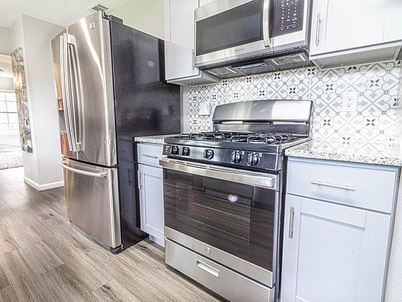5th image of 622 Pinewood Ln