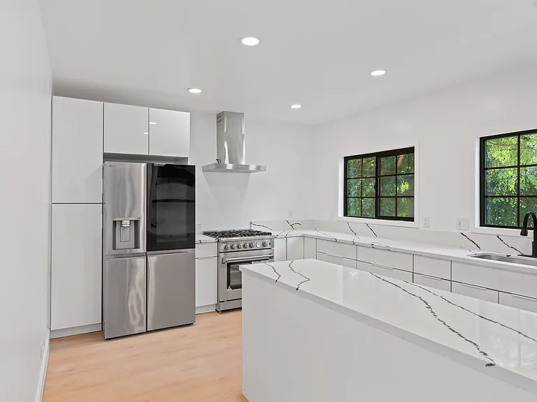 1800 Benedict Canyon Dr — Photo 11