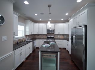 481 Pompano St, Bayou Vista, TX 77563