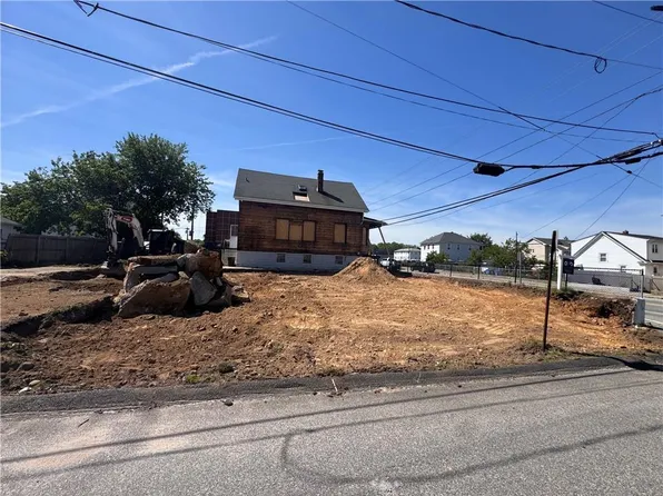 822 Atwood Ave, Cranston, RI 02920