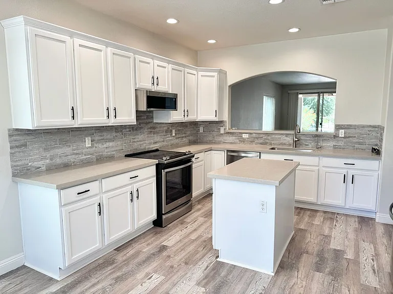 847 E La Costa Pl — Photo 2