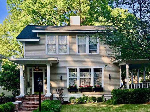 2nd image of 203 Connecticut Ave
