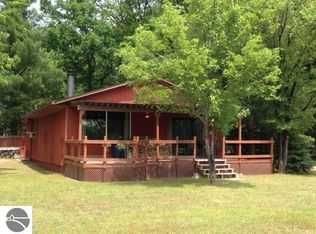 674 Ridge Rd, Beulah, MI 49617