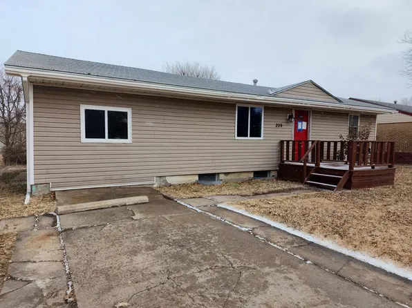 209 S Elm St, Russell, KS 67665