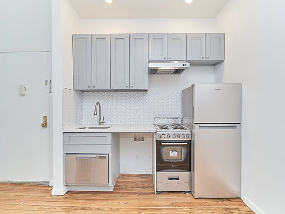 5th image of 319 E 83rd St APT 5C