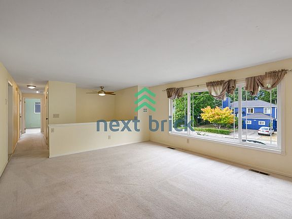 2nd image of 16017 NE 106th St