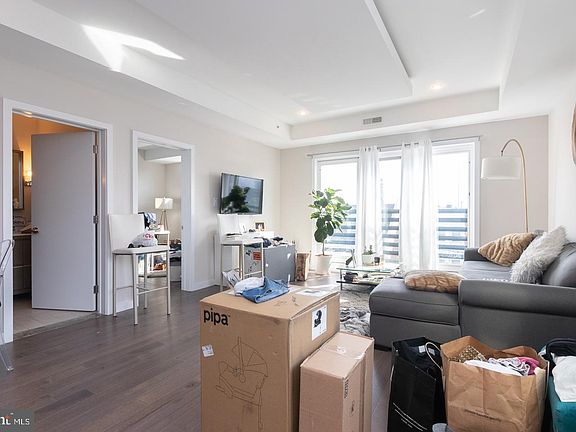 2nd image of 938 New Market St APT 401