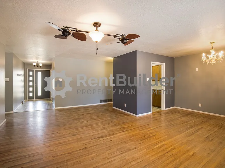 6504 Loftus Ave NE — Photo 9