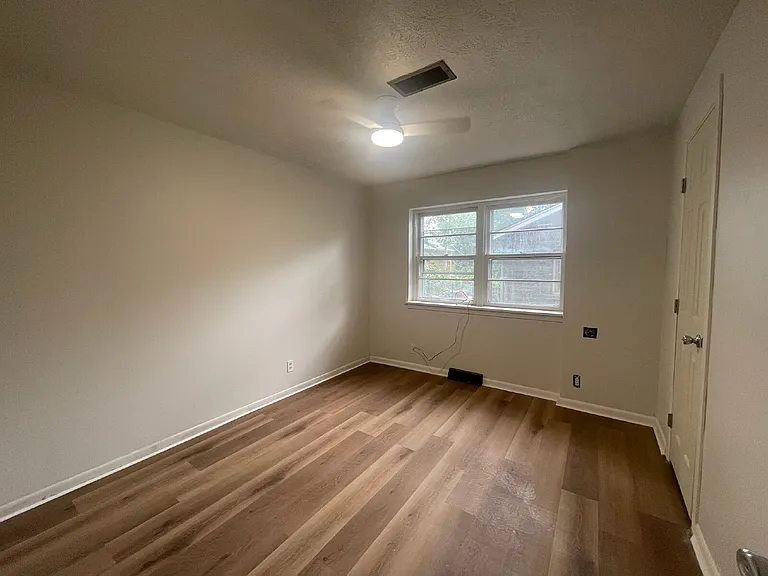 6001 Evans St — Photo 4