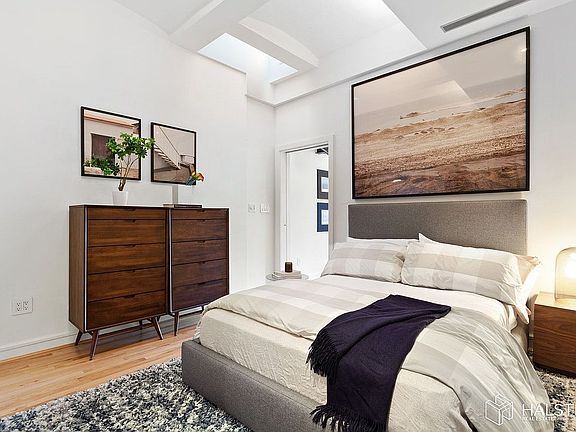 5th image of 39 E 12th St Unit Penthouse 805