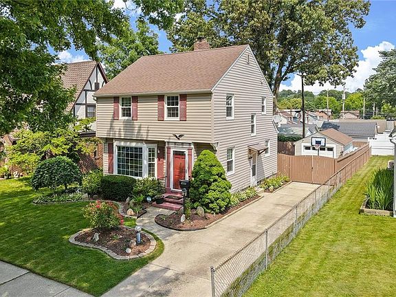 2nd image of 1667 Glenmount Ave
