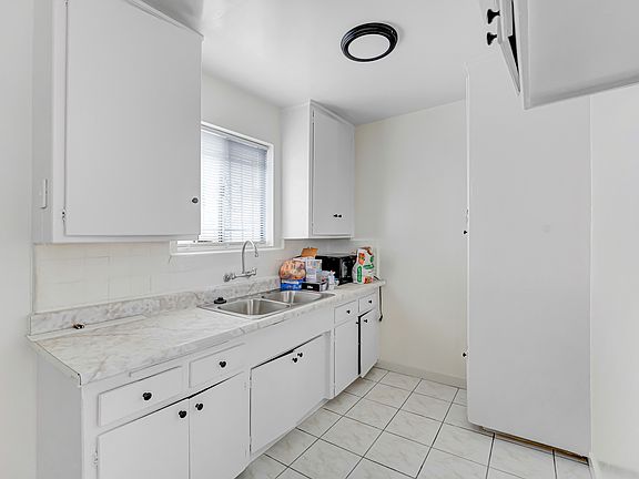 2nd image of 11718 S Budlong Ave #10