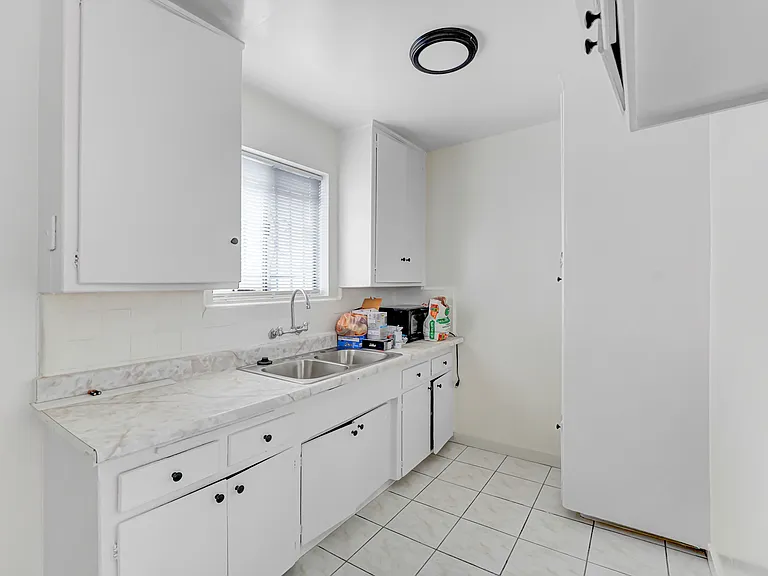 11718 S Budlong Ave #10 — Photo 2