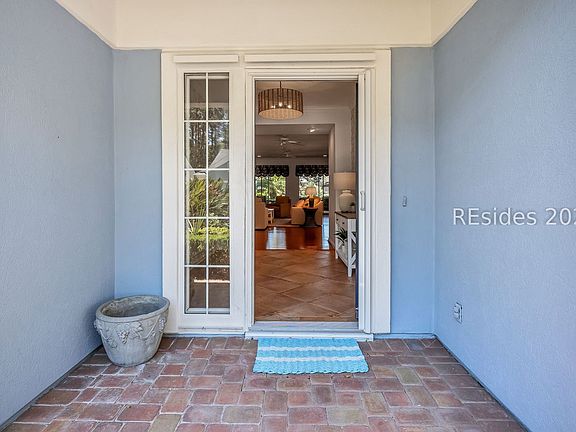 4th image of 25 Columbus Cir