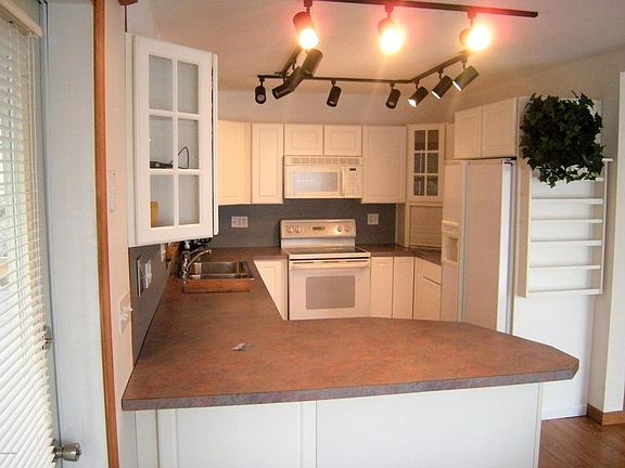 3rd image of 1012 Sundew Rd