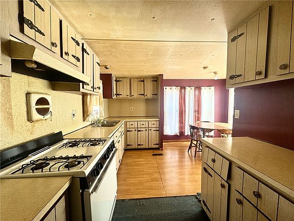 4th image of 931 Marie Ave