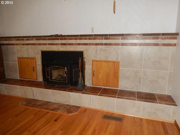 2nd image of 1285 SE Maple St