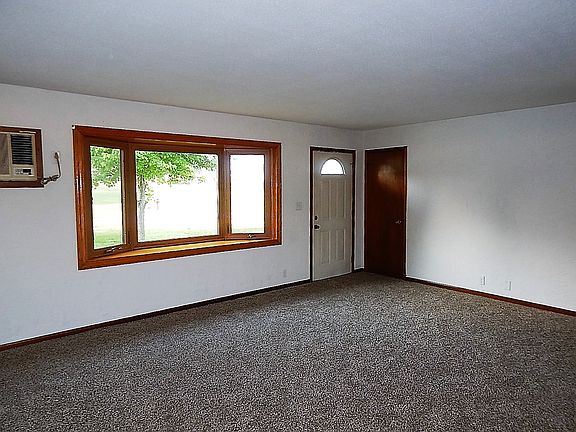 3rd image of 311 E Lincolnway St