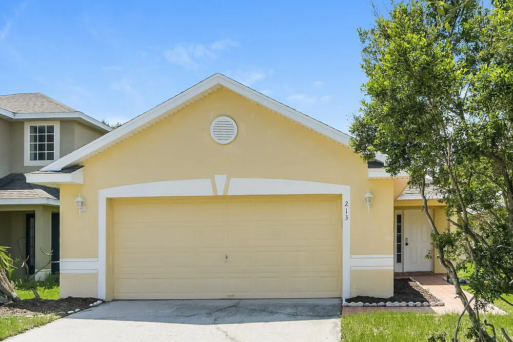 3 bed, 2.0 bath, 1560 sqft, $1,940 — Photo 1
