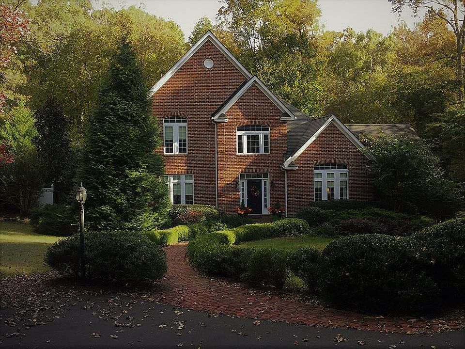 1st image of 119 Huntington Hills Ln