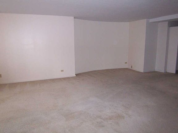 5th image of 40 E 9th St APT 1018