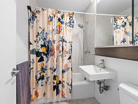 5th image of 75 Henry St APT 12D