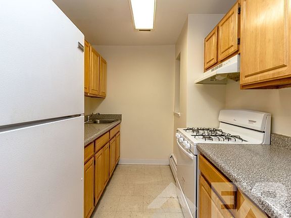 4th image of 489 Saint Marks Ave #2R