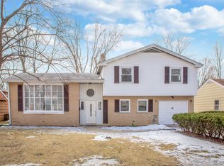 233 W Glade Rd, Palatine, IL 60067