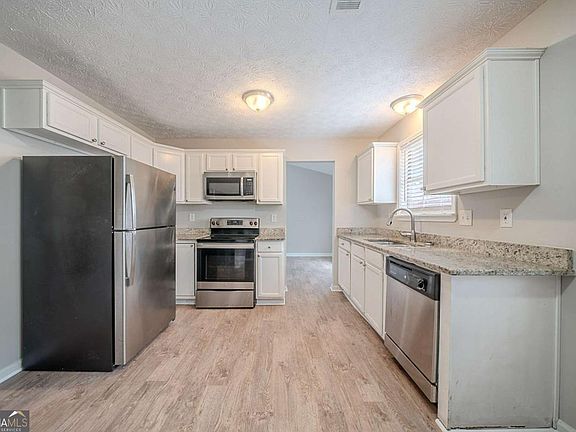 3rd image of 2183 Ramblewood Cir