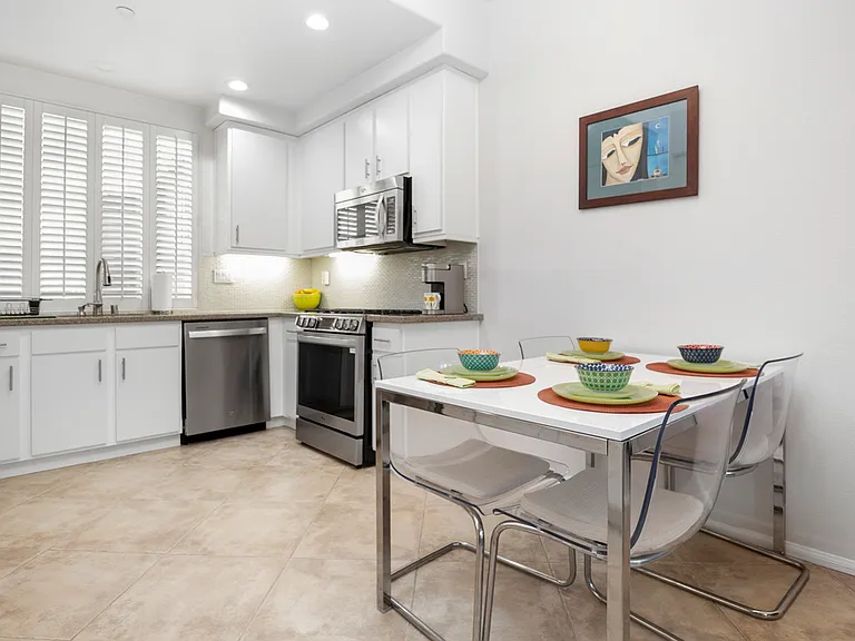 2807 Escala Cir — Photo 2