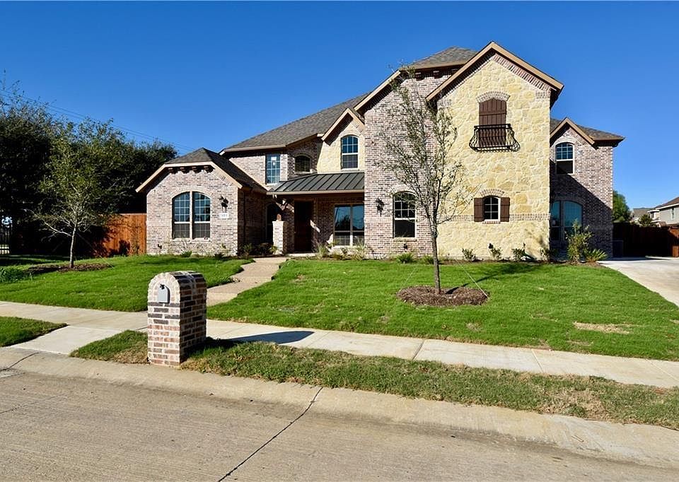 1st image of 101 Hidden Lakes Dr