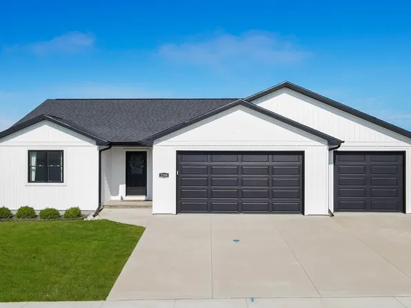 2200 White Wolf Ln, Kaukauna, WI 54130
