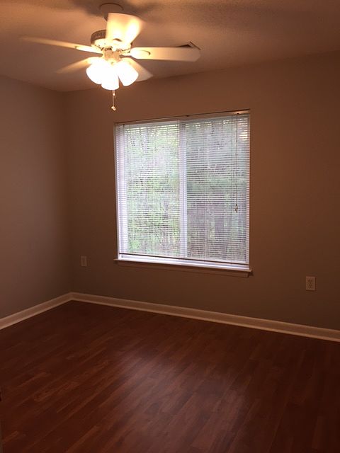 2nd image of 1410-202 Collegiate Cir Rm D