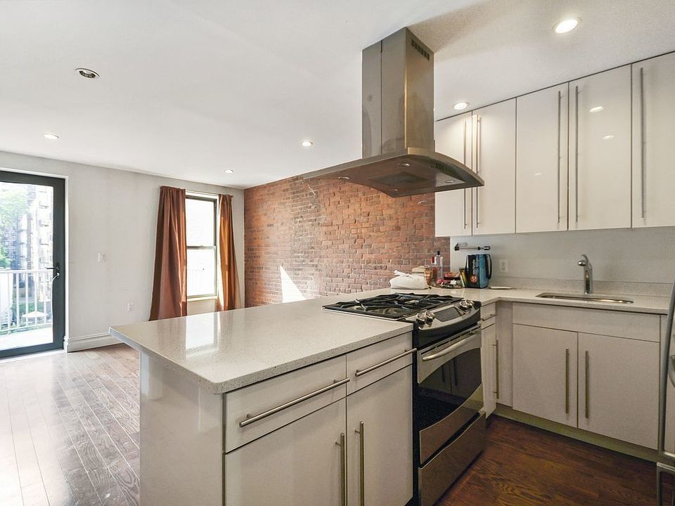 1st image of 1569 2nd Ave #4