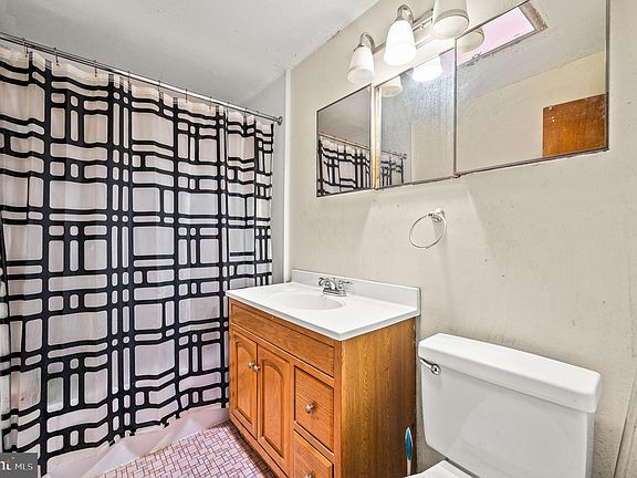 5th image of 1213 W Jefferson St
